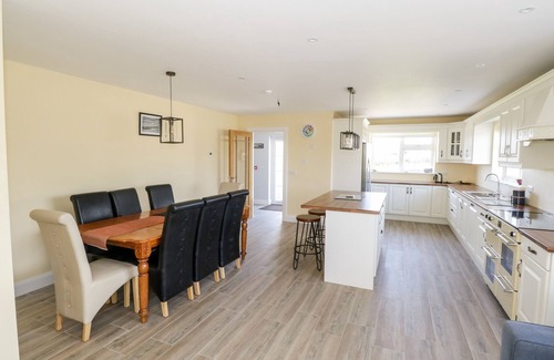 Wild Atlantic Way Cottage | TÍ TOM NÁRTA, family friendly in Lettermore, County Galway