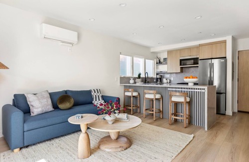 Manhattan Beach Condo | Tide House Unit D | Modern Oceanview 1BD w Parking