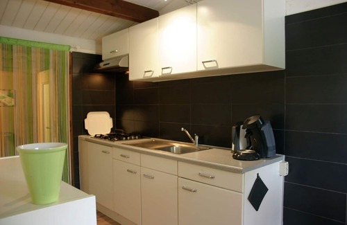 Ootmarsum Ski Chalet | Tidy chalet with a microwave, in the Achterhoek