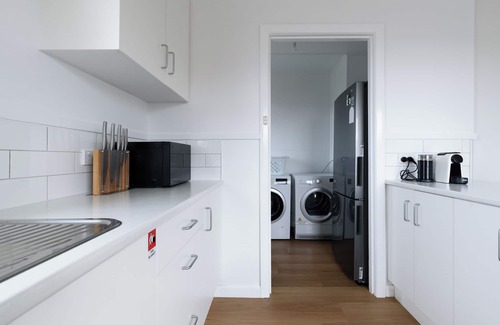 Ulverstone House | Tidy & Comfortable 2-Bed Home with Study – Close to Town