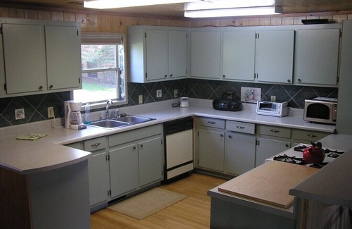 Tifton Cabin | Tifton, GA - Shalom Guest House - Cabin in Peaceful Setting