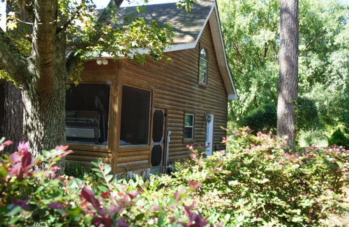 Tifton Cabin | Tifton, GA - Shalom Guest House - Cabin in Peaceful Setting