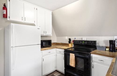 Central Apartment | Tigers Refuge:Apt B 1br, 1ba 10 min from Clemson University