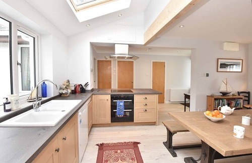 Strathcarron Cottage | TIGH EN LEIGH, pet friendly, with a garden in Shieldaig