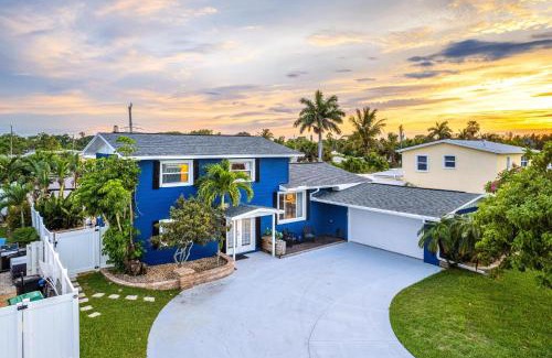 Cocoa Isles House | TIKI BLUE-Fun for Big Groups-Near Beach, Hot Tub, Heated Pool