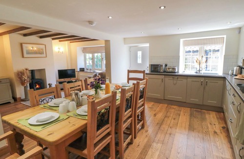 West Heslerton Cottage | TILLERS COTTAGE, pet friendly, character holiday cottage in Ebberston