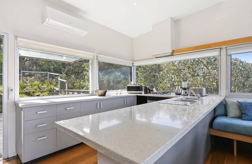 Fairhaven House | Timbara Hideaway I Ocean Views I Pet Friendly