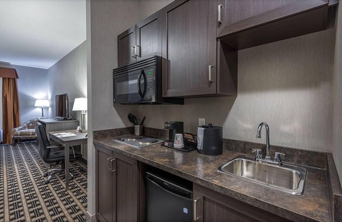 Fox Creek Hotel | Timber Ridge Inn and Suites