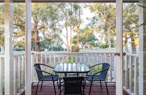 Lorne Cottage | Time to wind down, hear the birds, the Sea. New EV Charger.nDouble Spa Bath.