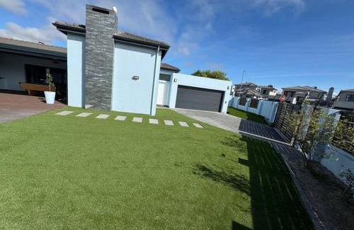 Bloubergstrand House | Tinchley Havanna, Luxury 3 Bedroom home