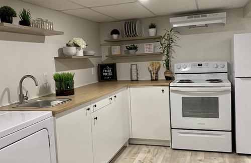 Campbellton Apartment | Ting's Place - Luxury Suite