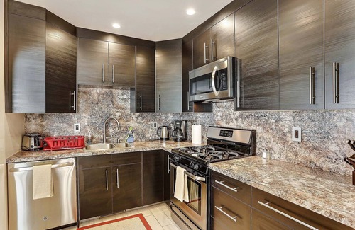 Raynolds Addition House | Tingly Beach Hide-A-Way, Trails, Coffee Shops, Brew Pubs, Night Entertainment
