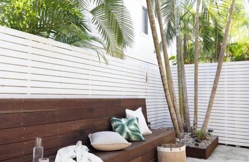 North Creek Apartment | ‘TINGUM’ - A Bahamian Island word used to describe a place