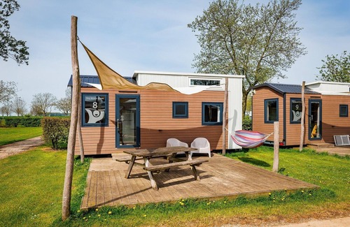 Maurik Ski Chalet | Tiny Beach House near Dutch Coastline