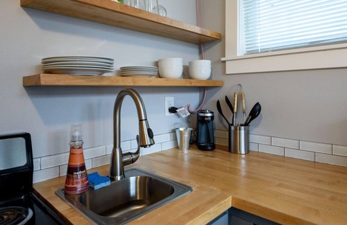 Phinney Ridge House | Tiny Cute Loft Home Close to Green Lake