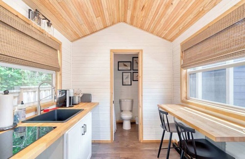 Hosford-Abernethy Apartment | Tiny Farmhouse - Walk to Local Shops & Restaurants