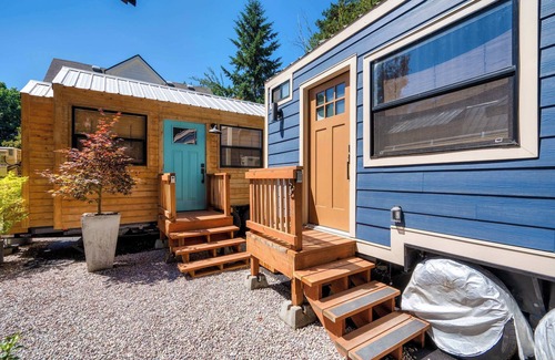 Hosford-Abernethy Apartment | Tiny Farmhouse - Walk to Local Shops & Restaurants