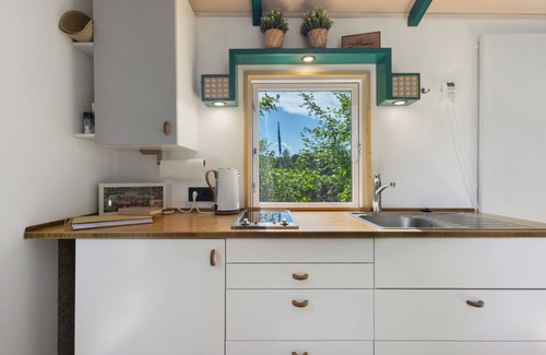 Fitzen House | Tiny Home 'Alma' with Private Garden and Wi-Fi