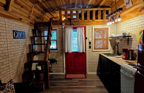 Cub Run Cabin | Tiny Home Cabin @ Nolin Lake Close to Mammoth Cave. Couple's Retreat w/Hot Tub