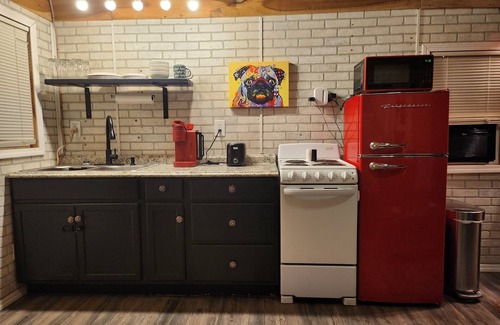 Cub Run Cabin | Tiny Home Cabin @ Nolin Lake Close to Mammoth Cave. Couple's Retreat w/Hot Tub
