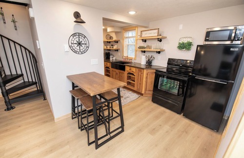 Sioux Falls House | Tiny Home on a Hill Close to Downtown, Sanford Premier Center and Airport