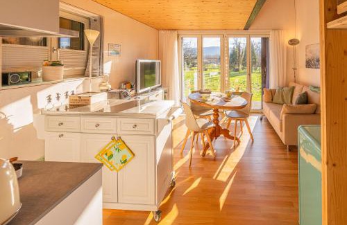 Brugg House | Tiny House Chez Claudine - Relaxen, Workspace, Nähe Thermen, Netflix, free Parking & Wifi