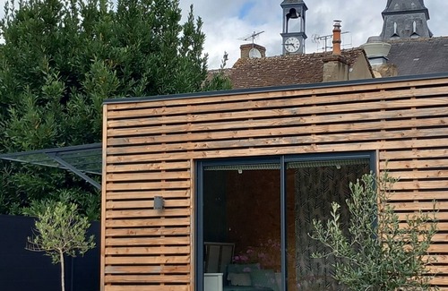 Savigne-lʼEveque Ski Chalet | Tiny House en Bord de Rivière - à 10 min de la Ville du Mans. Animaux Acceptés