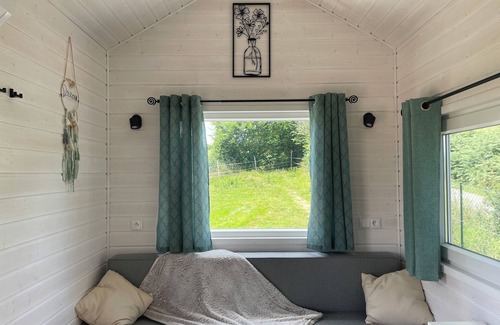 Rejaumont Ski Chalet | Tiny House La Samorienne, with private spa and sauna.