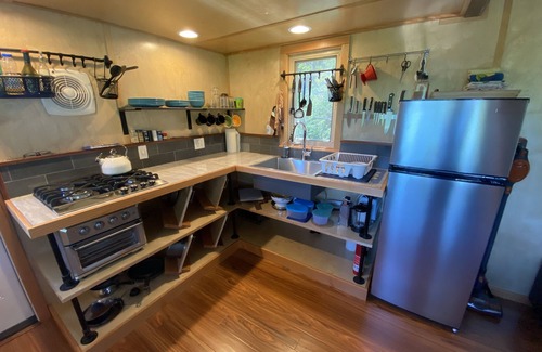 White Salmon House | Tiny house on 6 quiet acres with outdoor nsteam sauna, and views. Pet friendly!