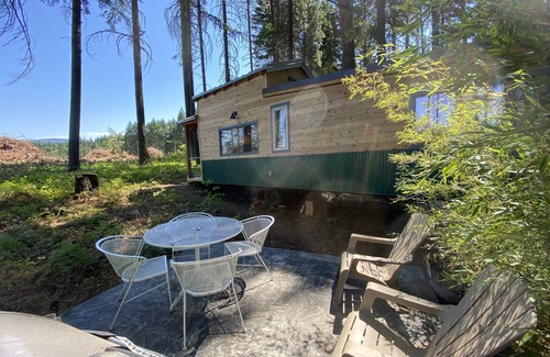 White Salmon House | Tiny house on 6 quiet acres with outdoor nsteam sauna, and views. Pet friendly!