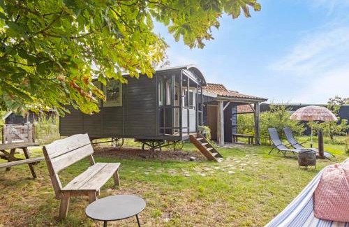 Aalten Apartment | Tiny house, pipowagen onder de kastanje