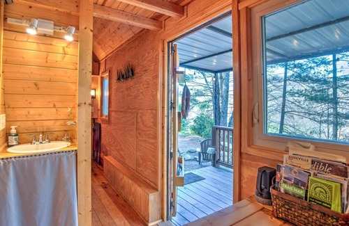 Swannanoa House | Tiny House - Private Mountainside Retreat - Pet Friendly