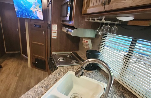 Comfort Apartment | Tiny house (studio) and camper in campsite, accommodates 6 people total!