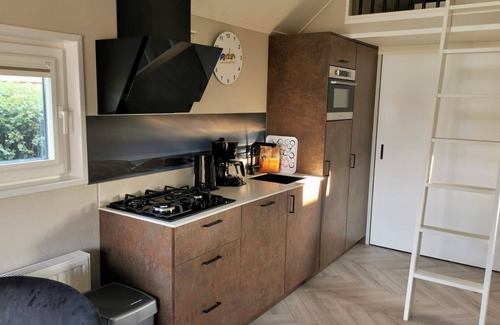 Rheden House | Tiny house time-out with lake view. In Holland, quiet, comfortable, right on the water.
