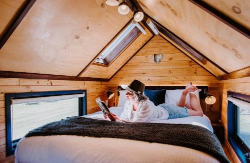 Frog Rock House | Tiny Truck at Ithaca - Mudgee's Most Unique Stay
