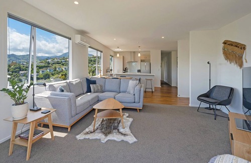 Britannia Heights House | Tipi Haere - Walking distance to Nelson City Centre and the Waterfront!
