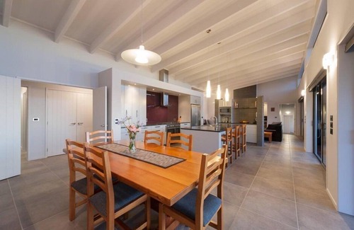 Russell House | TIROROA : Gorgeous and Private Bay of Islands Home