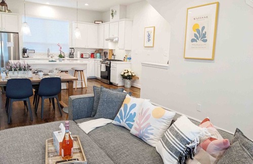 Astrodome House | TMC 3-Story Townhome FREE EV Charge