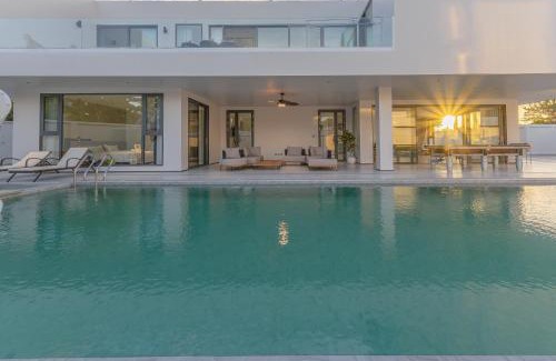 Na Kluea Villa | TML-6 bedrooms-independent swimming pool and Luxury KTV room and fitness area and pool table