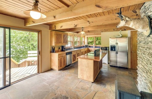 Chattanooga Cabin | TN River Getaway 10 min to Downtown Chattanooga Amazing Gorge Views
