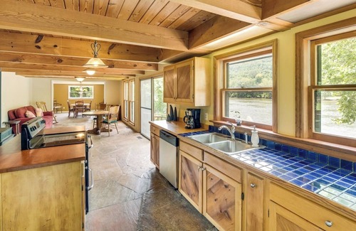 Chattanooga Cabin | TN River Getaway 10 min to Downtown Chattanooga Amazing Gorge Views