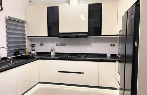 Abuja House | tnSpacious 4-Bedroom Apartment