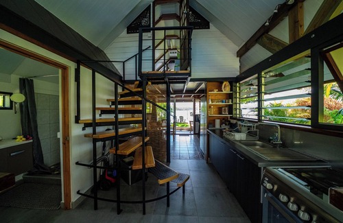 Tahiti House | Toahere Beach House - Beachfront - Pool - Pontoon
