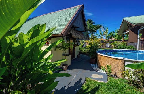 Tahiti House | Toahere Beach House - Beachfront - Pool - Pontoon