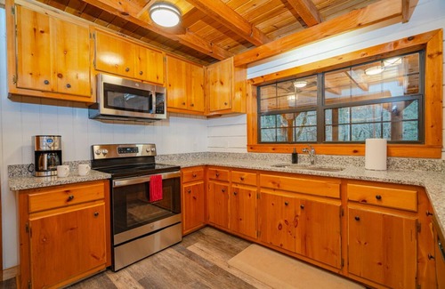 Suches Cabin | Toccoa River cabin - 2 Bd & 2 Bath