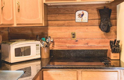 Natural Bridge Cabin | Tom's Cabin at Poague Run (Virginia Log Cabin)