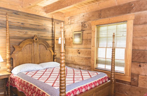 Natural Bridge Cabin | Tom's Cabin at Poague Run (Virginia Log Cabin)