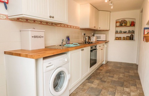 Watermouth Cottage | TOM'S HOUSE, character holiday cottage, with a garden in Berrynarbor
