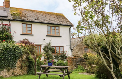 Watermouth Cottage | TOM'S HOUSE, character holiday cottage, with a garden in Berrynarbor