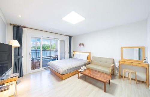 Tongyeong House | Tongyeong By the Sea Spa Pension